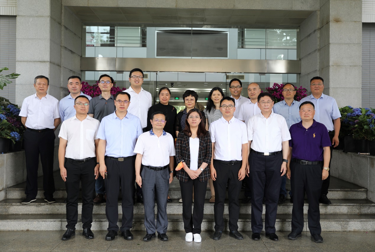 时博(中国)shibo·官方网页版,与东南大学签订产学研战略合作协议，瞿磊获颁“东南大学至善教育贡献奖”